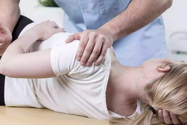 How Different are Chiropractors and Physiotherapists?